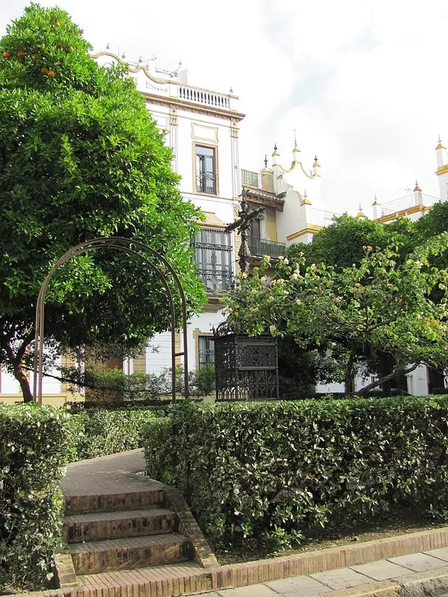 Plaza de Santa Cruz en Sevilla: Un punto de encuentro con la historia y la belleza