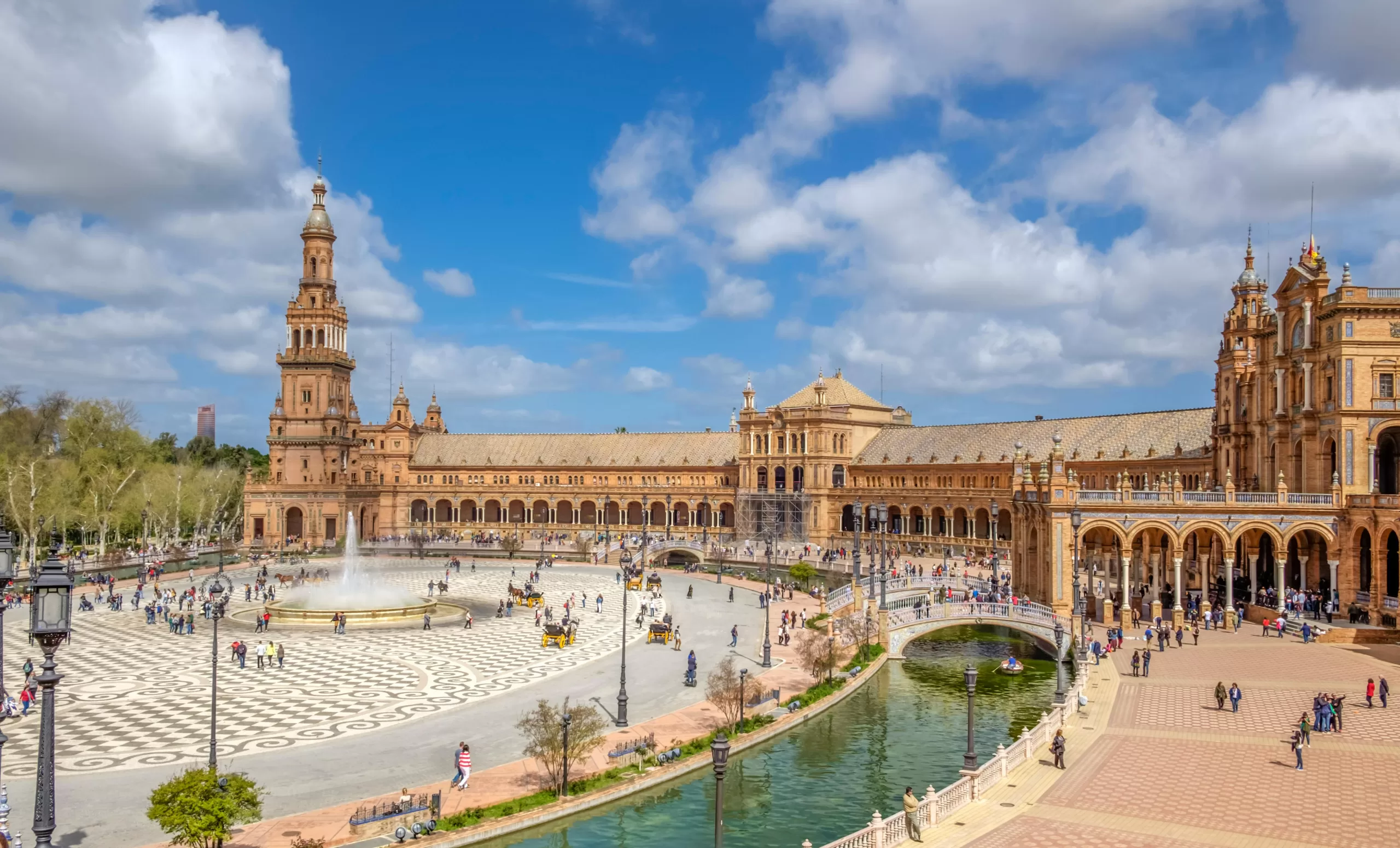 Plaza de España de Sevilla: Historia, Acceso y Curiosidades