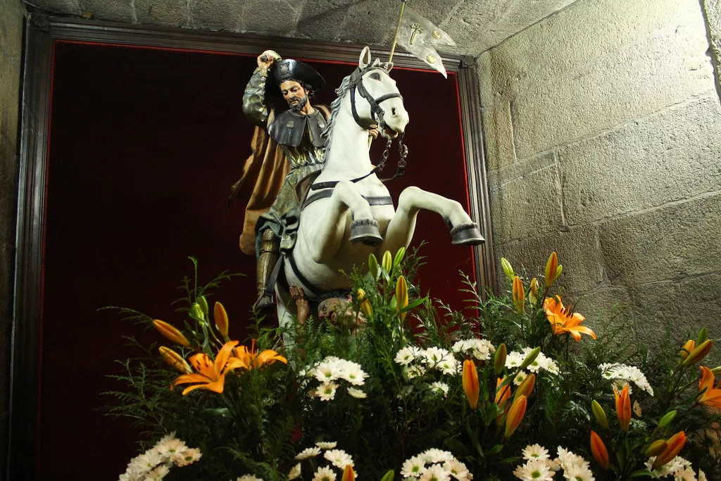 Santiago y su caballo blanco 